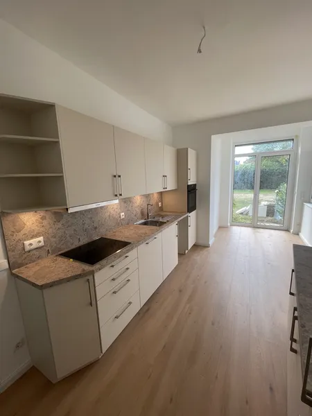 Erstbezug nach Kernsanierung- moderne 3-Zimmer Wohnung mit eigenem Garten und Terrasse — photo 1